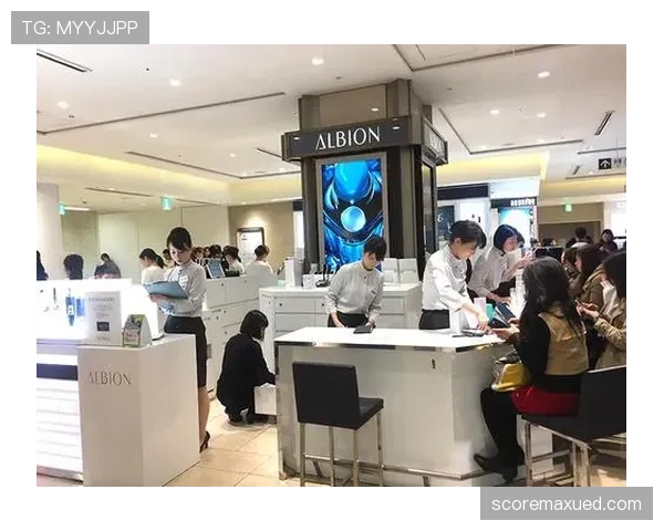 唐佳豪训练完直接去奢侈品店刷卡,柜姐都认得他脸 唐佳豪训练完直接去奢侈品店刷卡,柜姐都认得他脸
